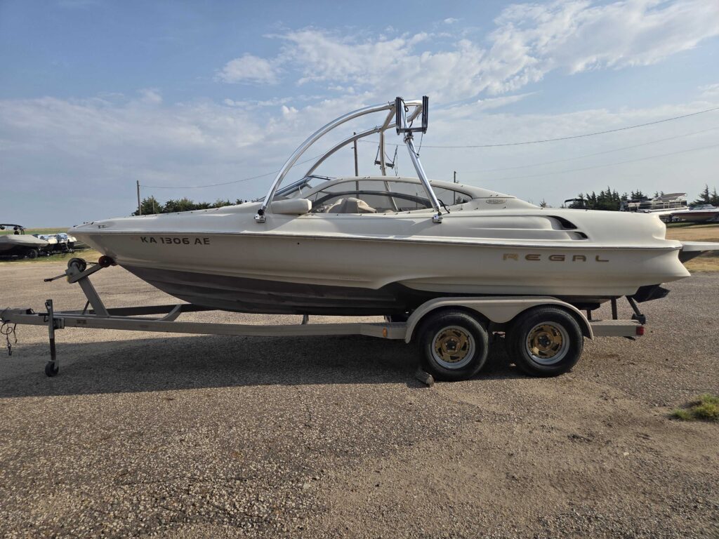 2000 REGAL 2100 LSR