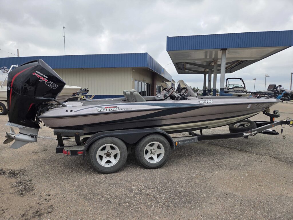 2004 TRITON TR196