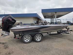 2004 TRITON TR196
