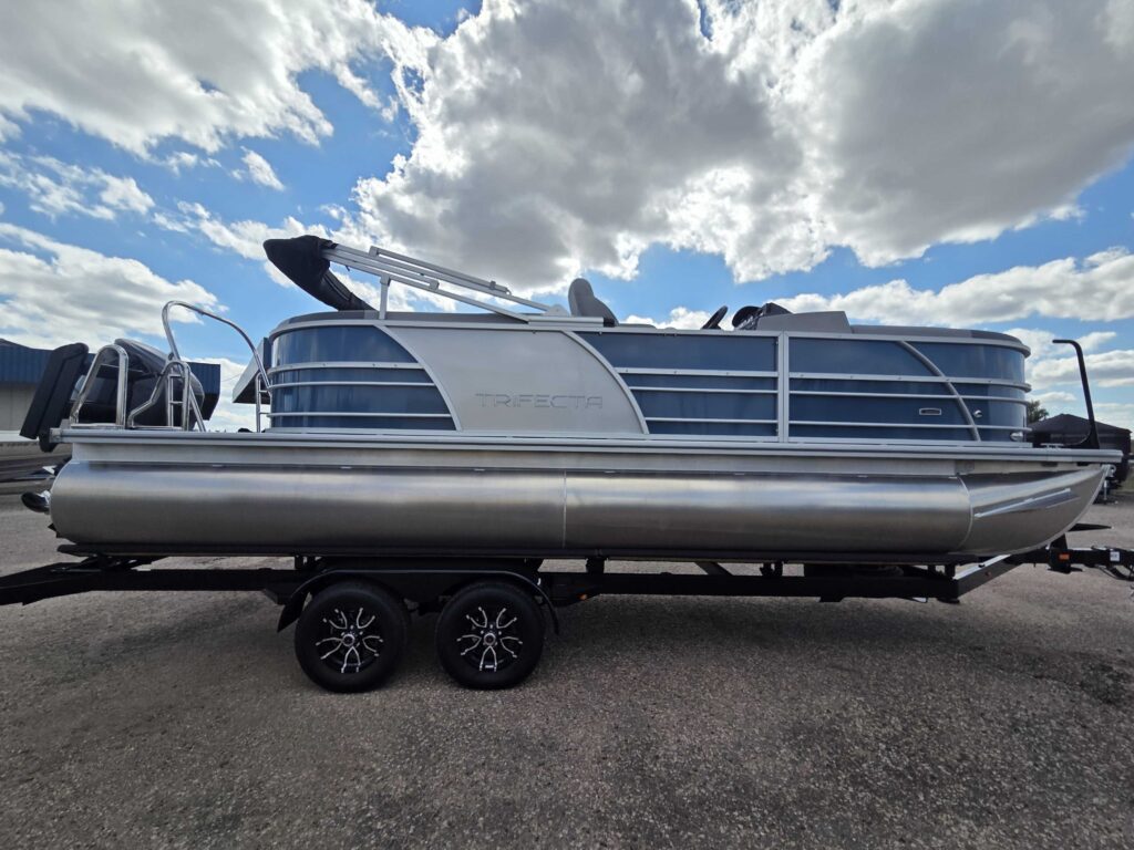 2027 Trifecta 22E CS